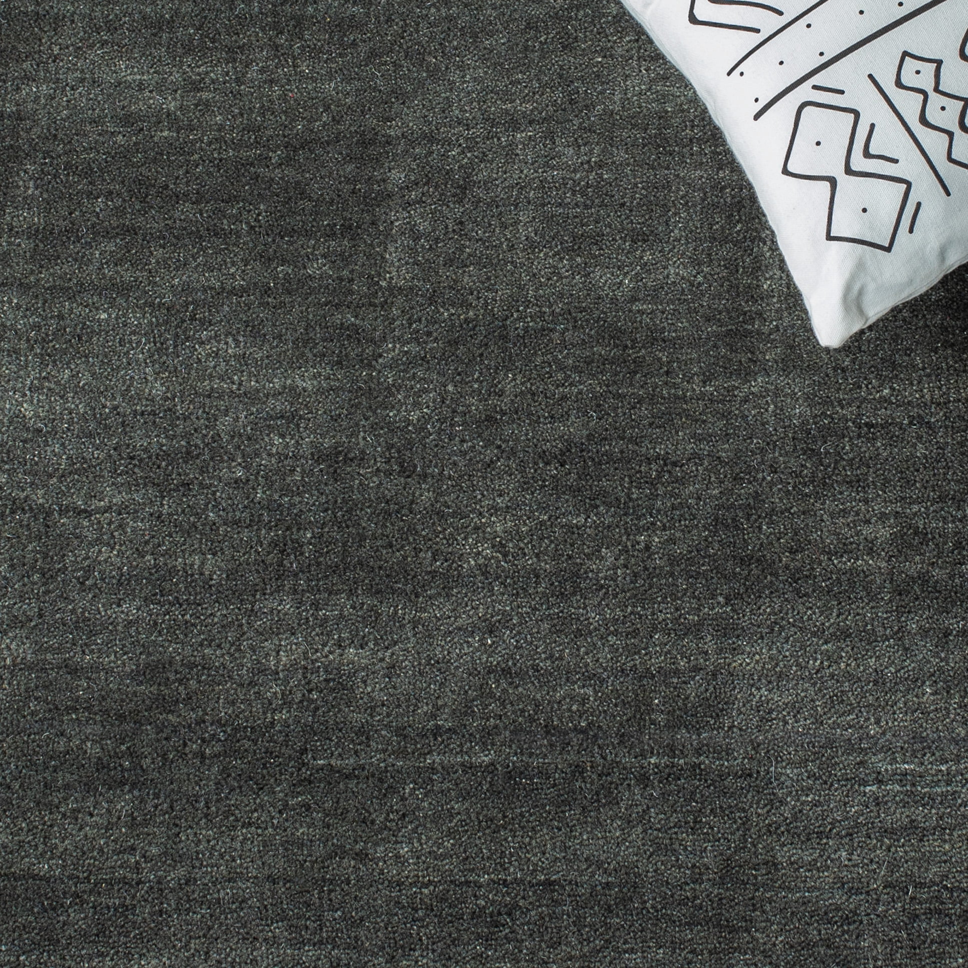 Safavieh Himalaya Dawa Solid Area Rug, Charcoal, 6' x 9'