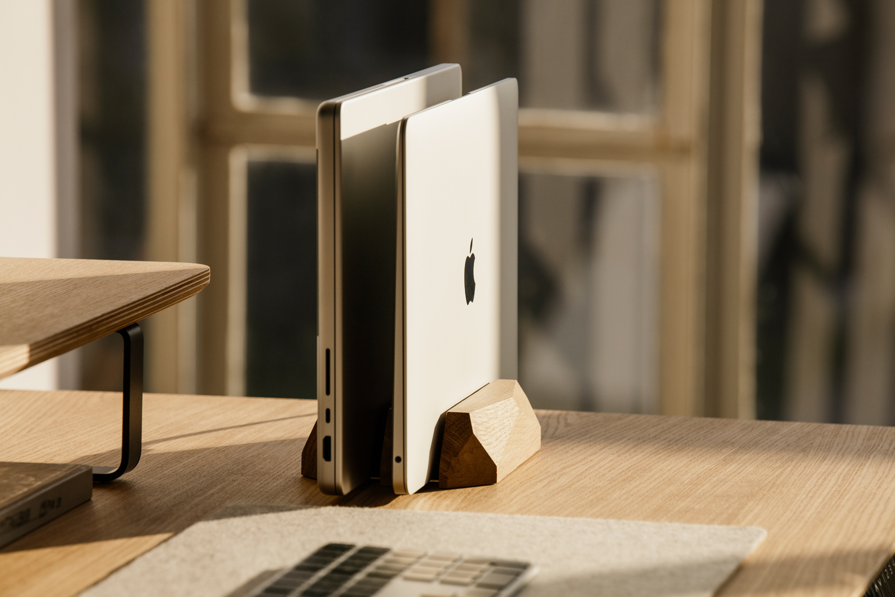 Dual Laptop Dock - dual vertical laptop stand - made of solid wood - adjusted width - color Oak - Oakywood