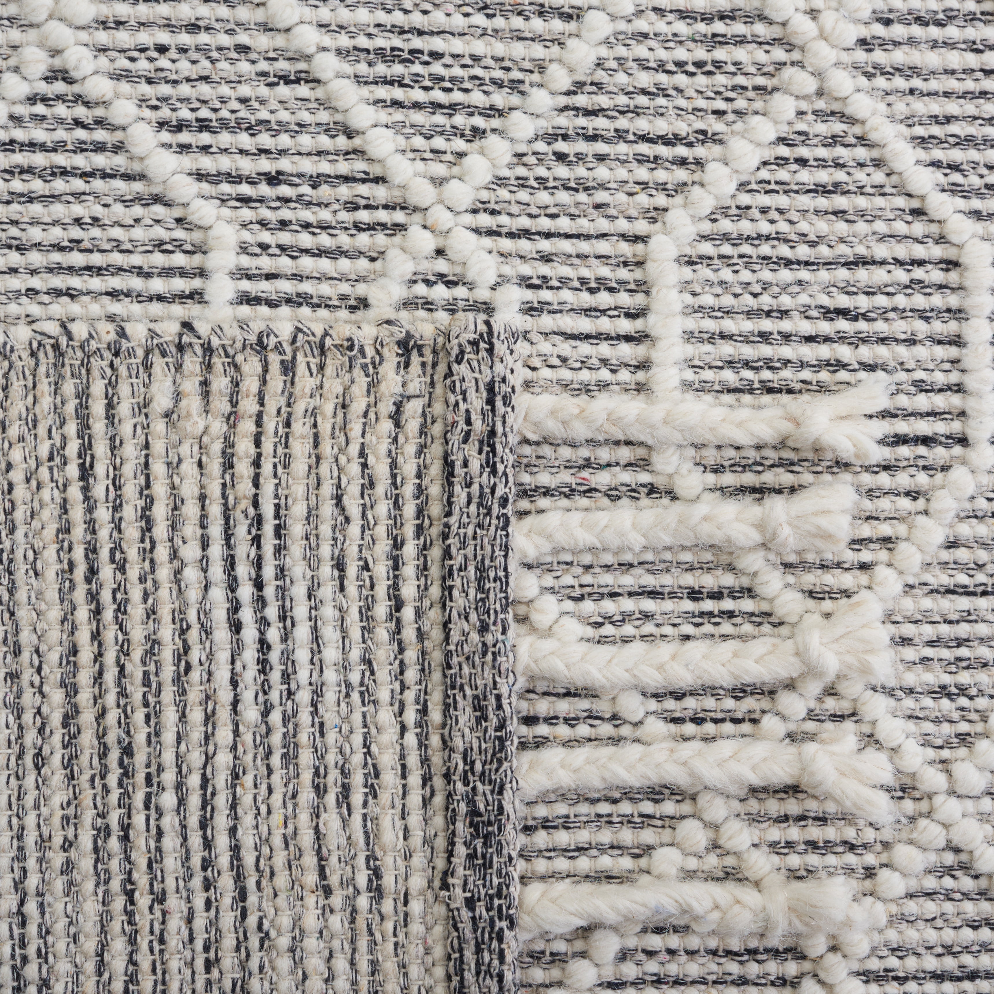 SAFAVIEH Natura Dean Geometric Wool Area Rug, Ivory/Black, 4' x 6'