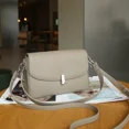 thumbnail image 1 of Bolso de mano de piel auténtica para mujer, bolso cuadrado pequeño versátil para axila, bolso de hombro liso versátil de alta calidad 2024, 1 of 4
