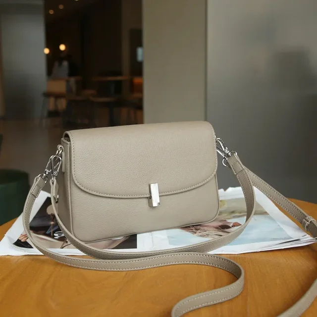 Bolso de mano de piel auténtica para mujer, bolso cuadrado pequeño versátil para axila, bolso de hombro liso versátil de alta calidad 2024