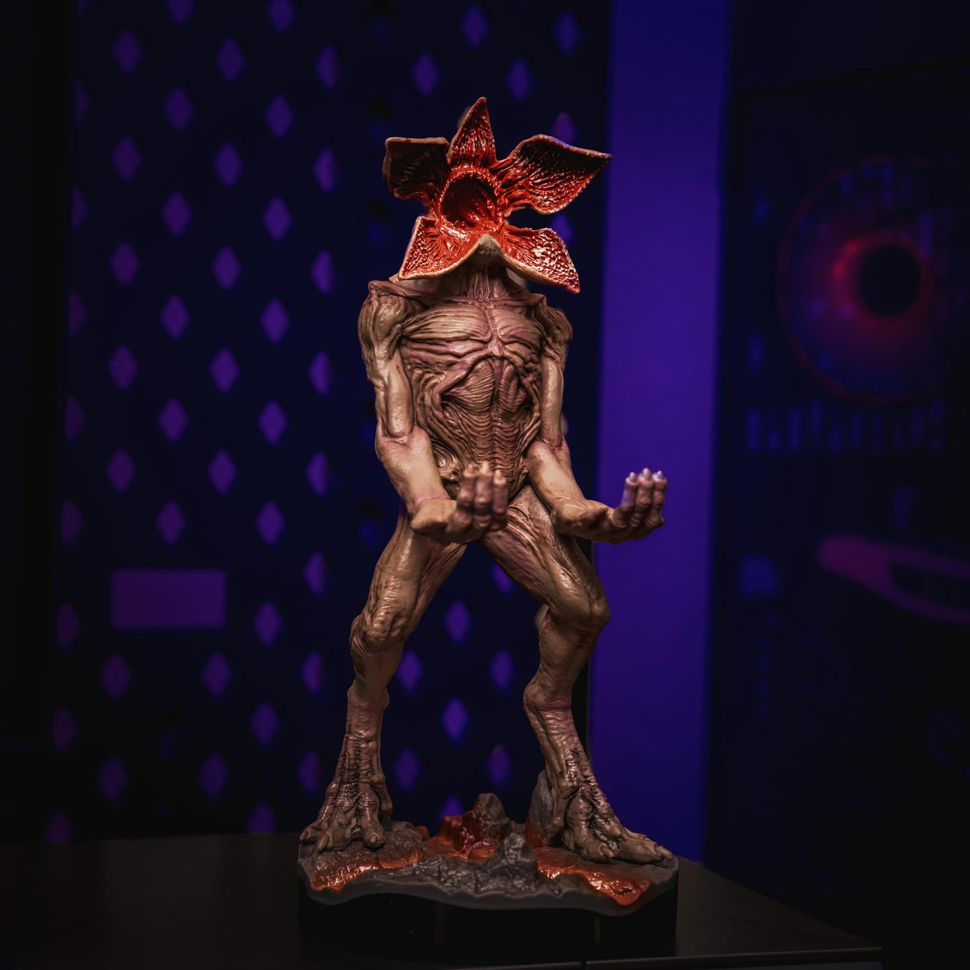 Stranger Things: Demogorgon Cable Guys Original Controller & Phone Holder
