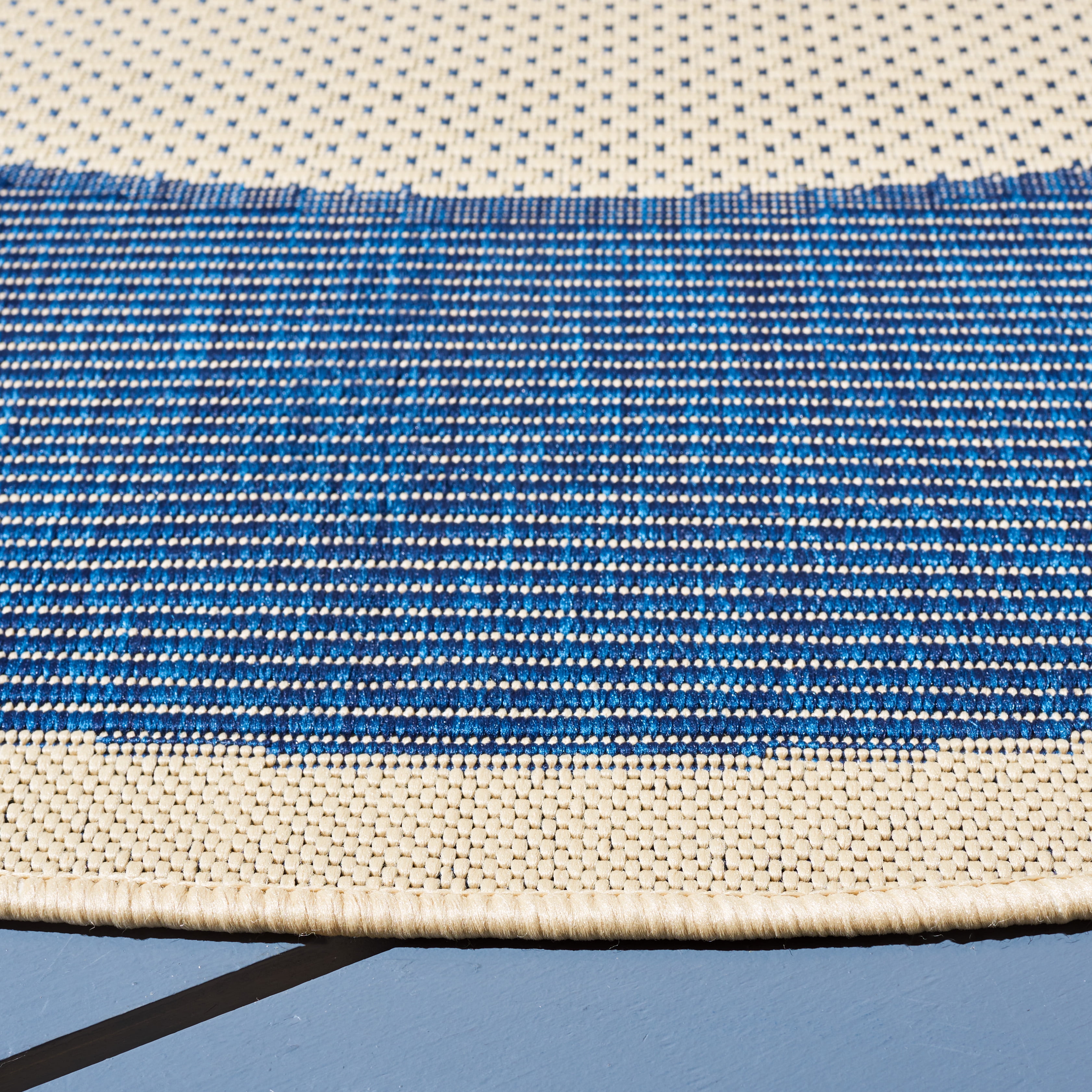 Safavieh Courtyard Justine Bordered Indoor/Outdoor Area Rug, Beige/Navy, 5'3" x 5'3" Round