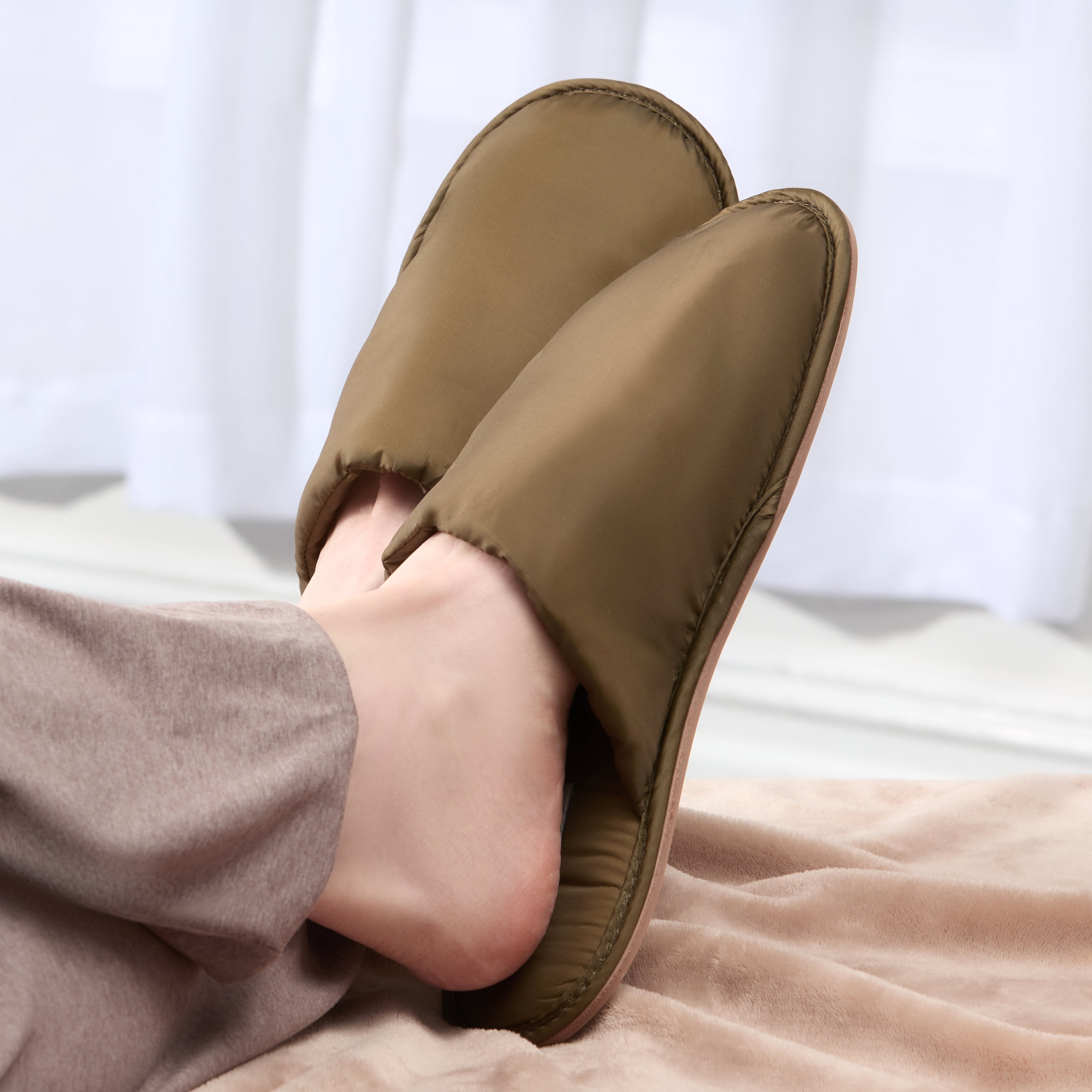 Fruit of the Loom Men's Padded Slippers