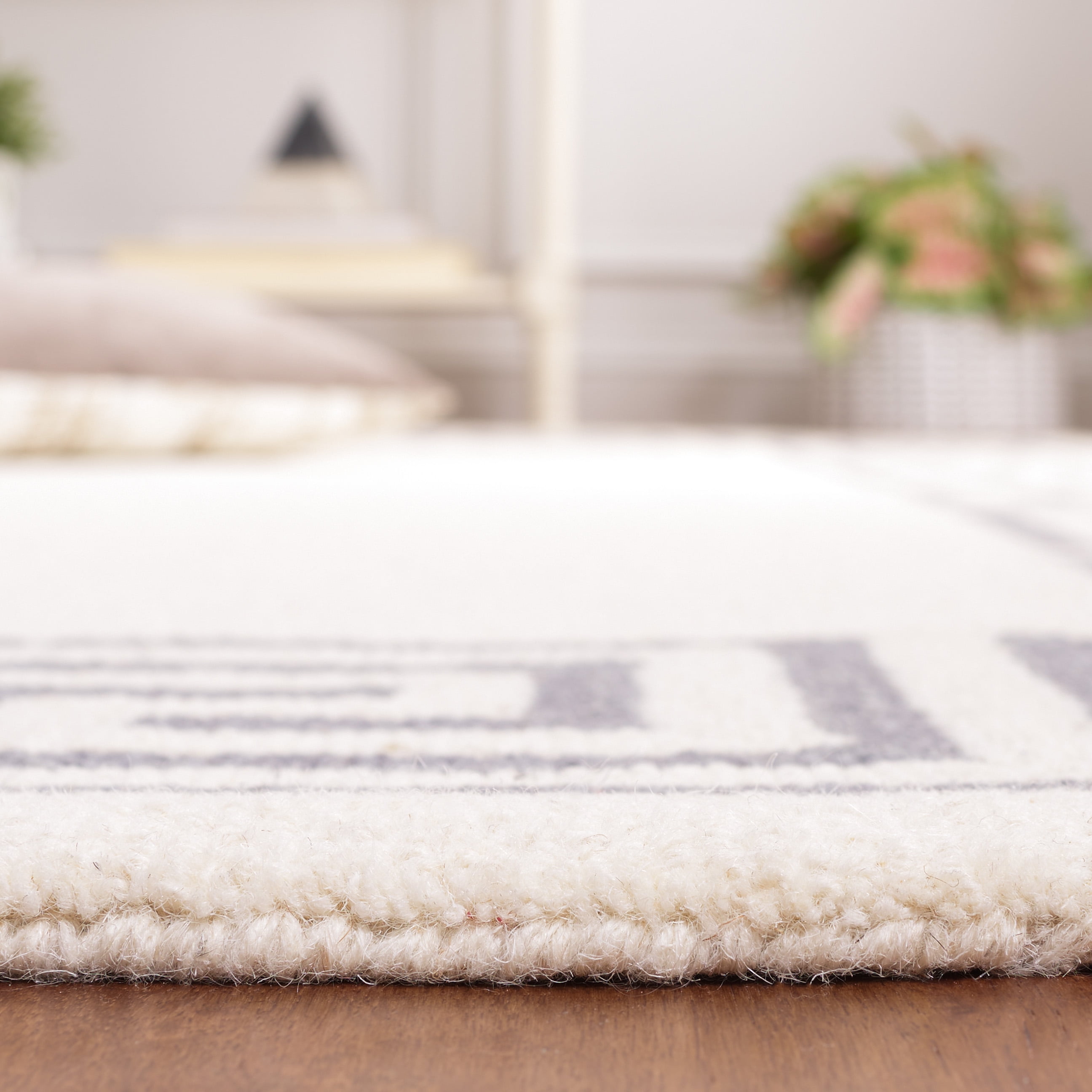 SAFAVIEH Metro Ivonette Bordered Area Rug, Ivory/Grey, 8' x 10'