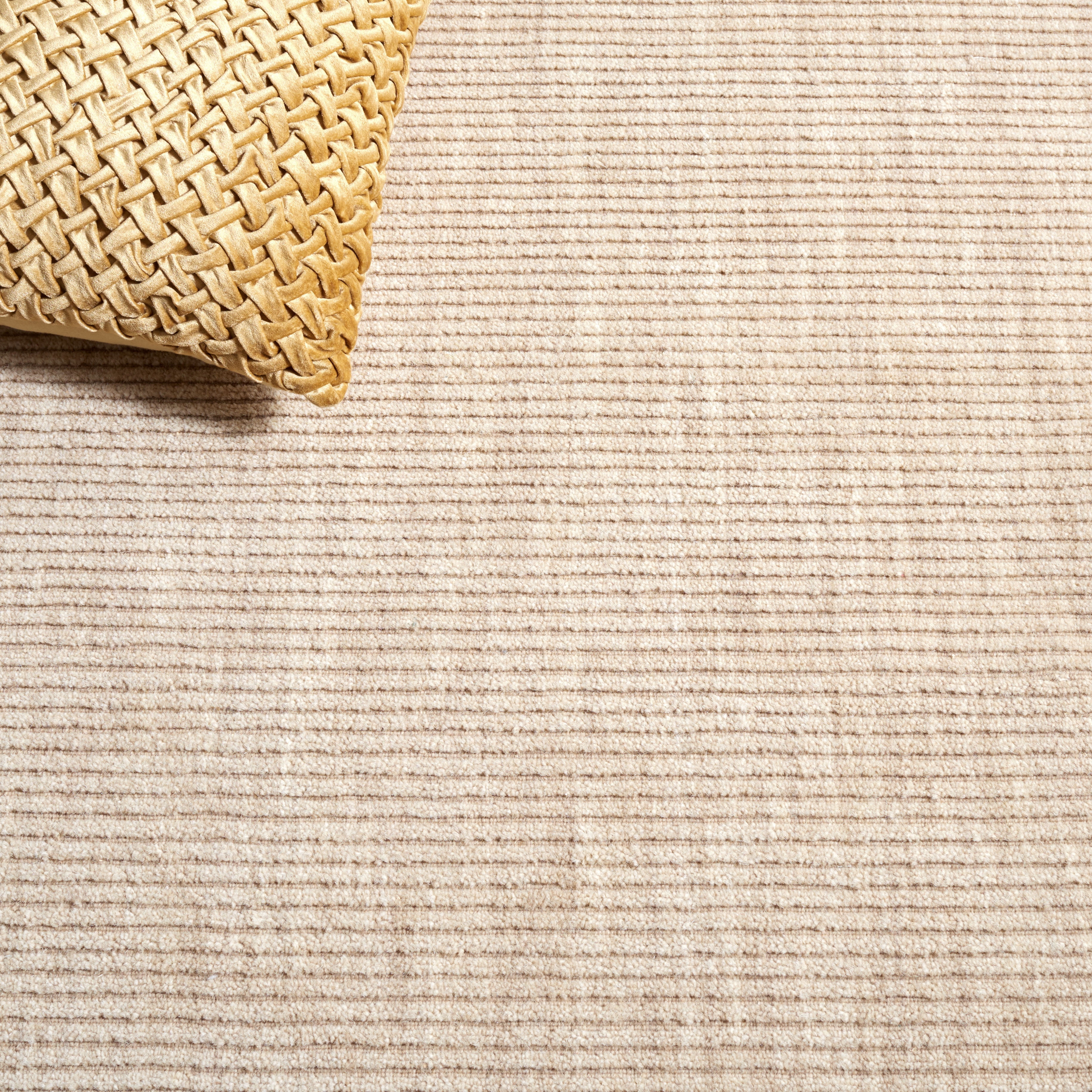 Safavieh Himalaya Hayden Solid Area Rug, Beige, 6' x 6' Round