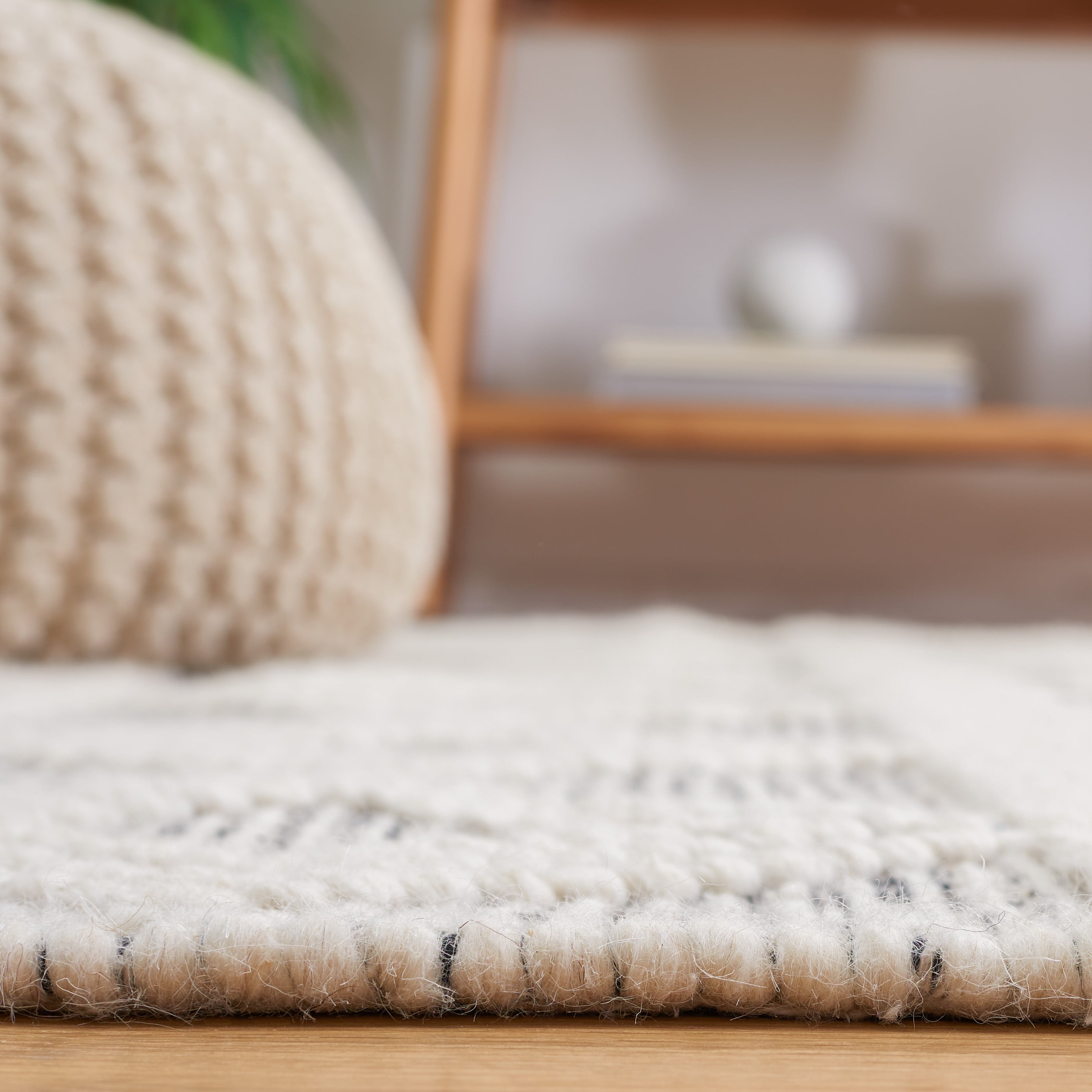 SAFAVIEH Natura Alondra Southwestern Wool Runner Rug, Ivory/Black, 2'3" x 8'