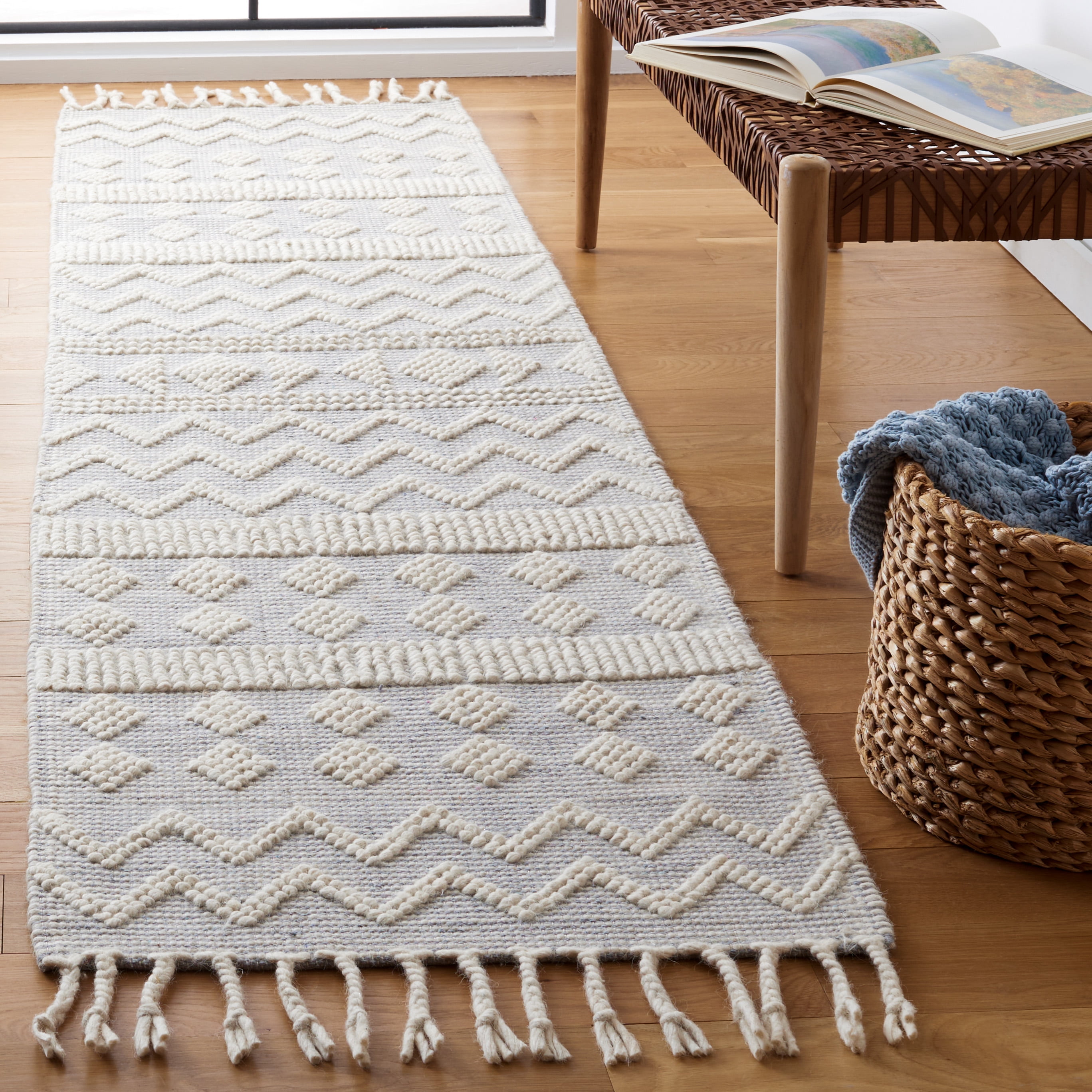 SAFAVIEH Natura Athens Southwestern Runner Rug, Ivory/Light Blue, 2'3" x 9'