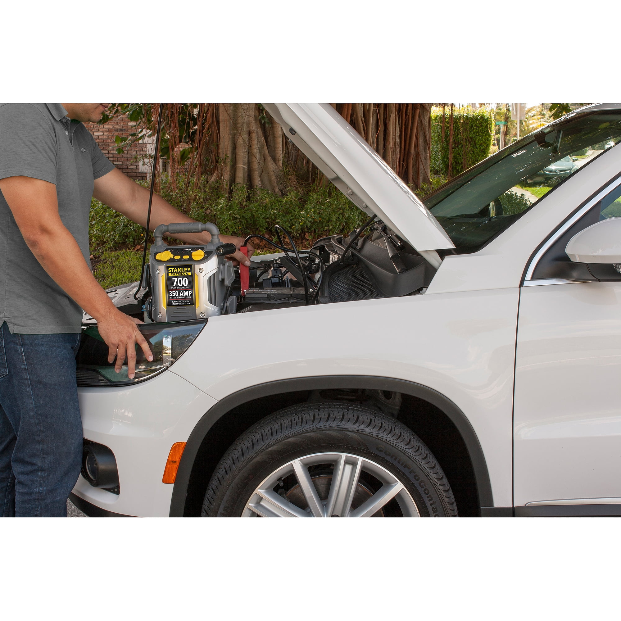 STANLEY FATMAX 700/350 Amp Jump Starter w/Roadside Assist (J7CSR