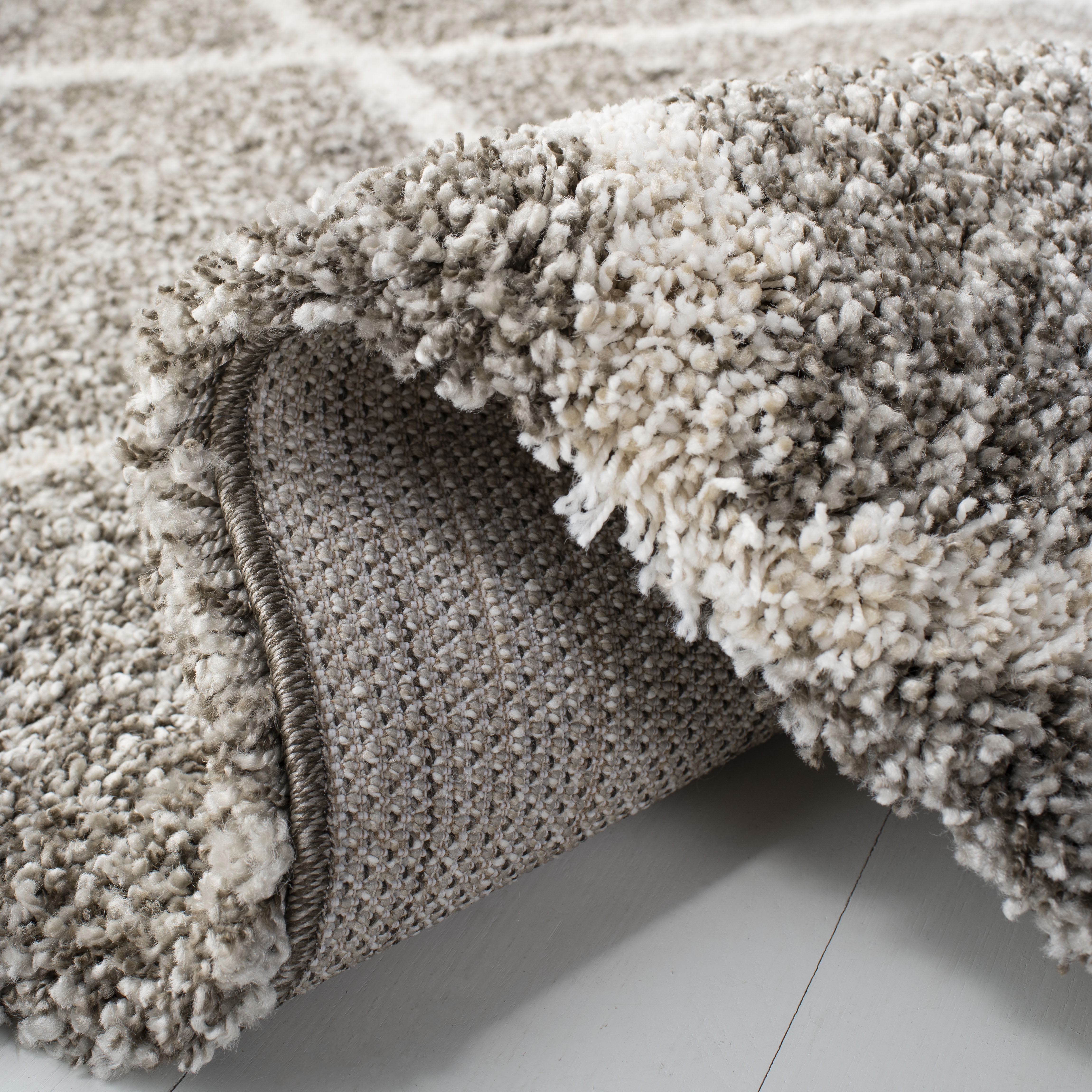 SAFAVIEH Hudson Amias Plush Geometric Shag Area Rug, Grey/Ivory, 11' x 11' Round