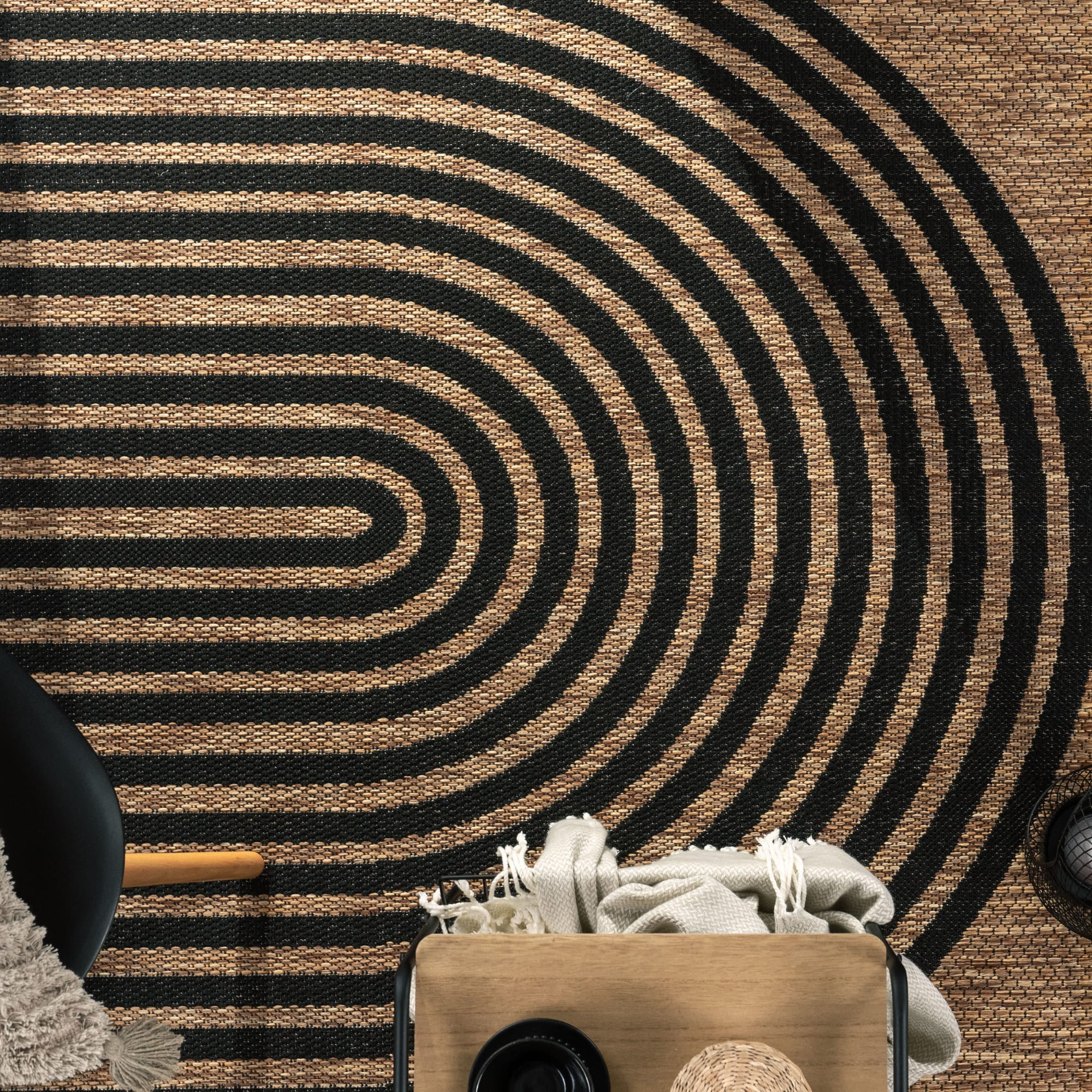 Modern In- & Outdoor Rug with Minimalistic Line Pattern