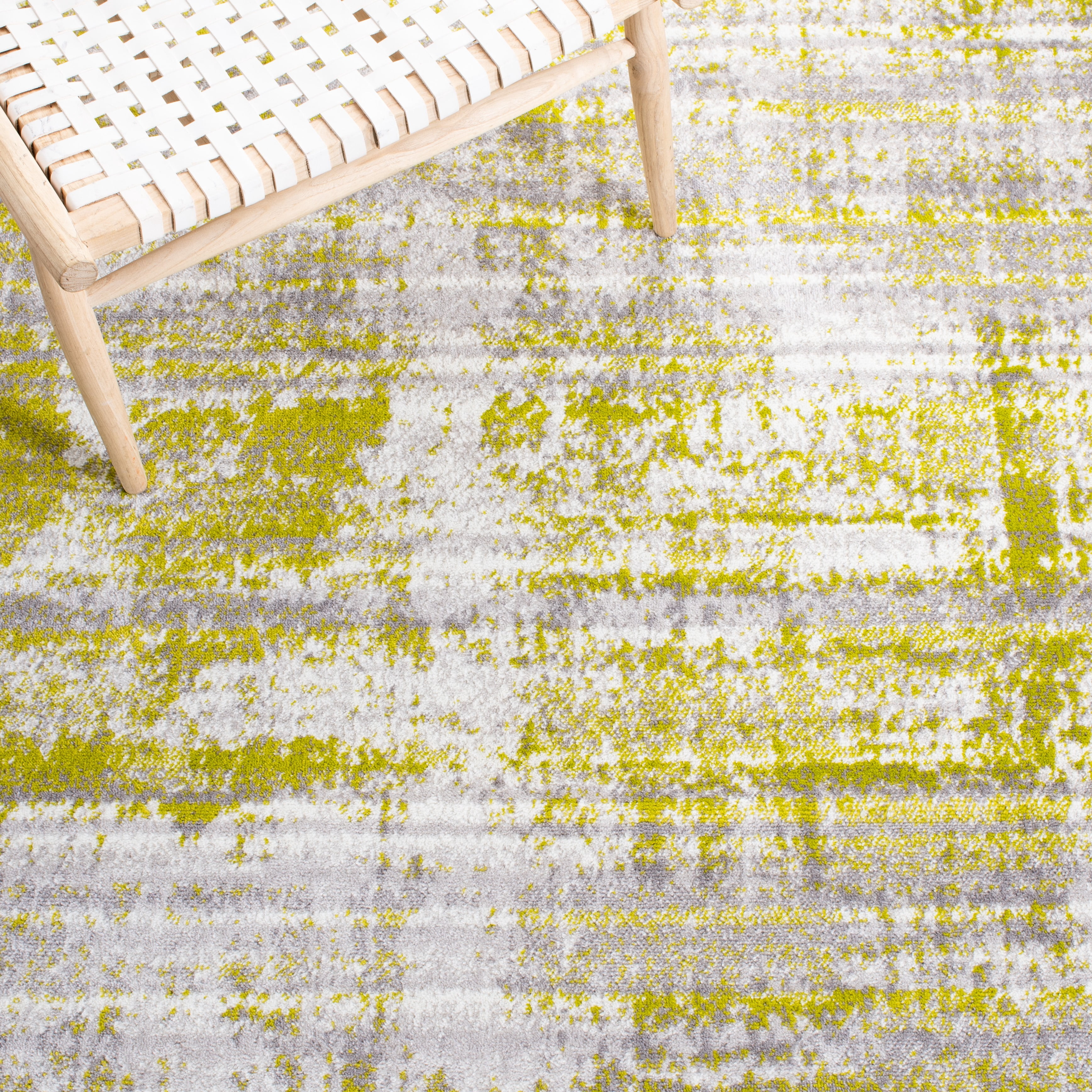 SAFAVIEH Skyler Jobeth Distressed Area Rug, Silver/Green, 6'7" x 6'7" Square