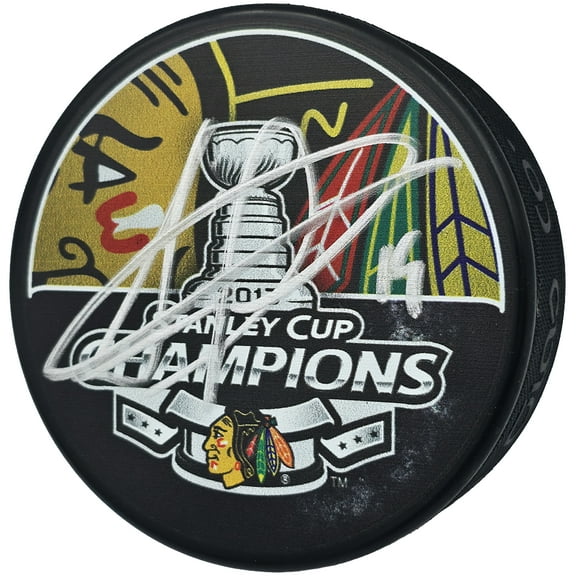 Jonathan Toews Autographed Official 2013 Stanley Cup Champions Chicago Blackhawks Logo Hockey Puck Beckett BAS Witness 250564