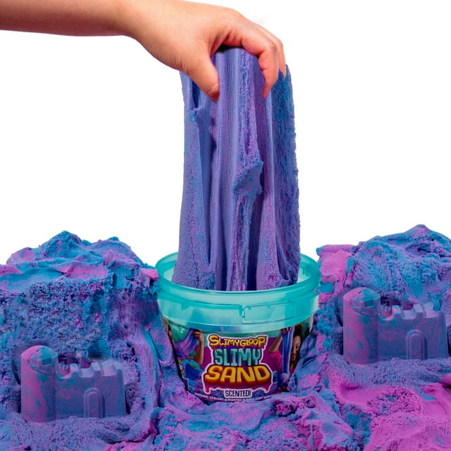 SLIMYSAND by Horizon Group USA, 1,5 Lb de Slime Nuage Parfumé aux Baies, Modelable, Extensible, Extensible, Marbré Bleu et Violet, Sable de Jeu Slimeux dans Seau Réutilisable, Antiadhésif, Activité Sensorielle