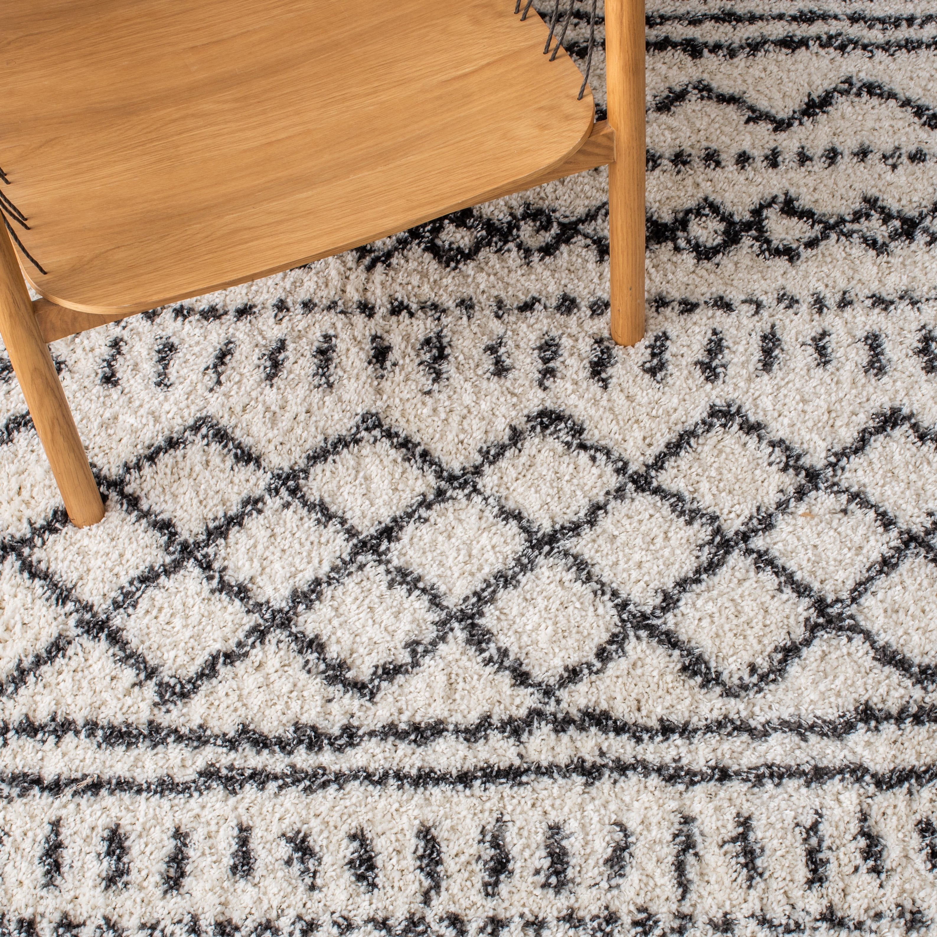 Safavieh Arizona Teagan Geometric Shag Area Rug, Ivory/Black, 6' x 8'