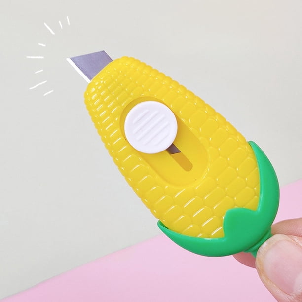 Mini Cuchillo Utilitario para Arte | Corta Cajas en Forma de Maíz | Abridor de Empaque Amarillo Adorable | Hoja Retráctil | Llavero | Cortador de Cartón de Precisión Seguro de Plástico | 1 Pieza