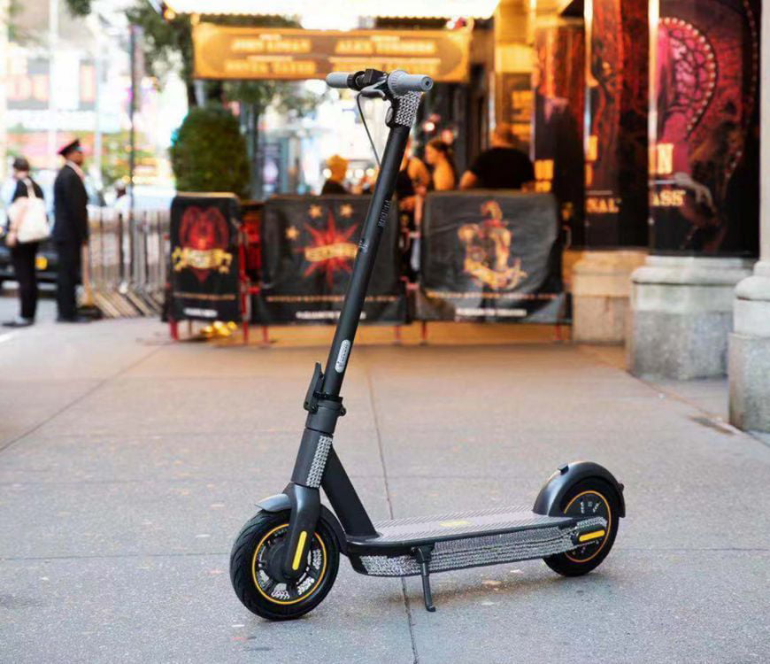 Segway Ninebot Max Electric Kick Scooter, 40 Miles Range, Fast Charging  Battery