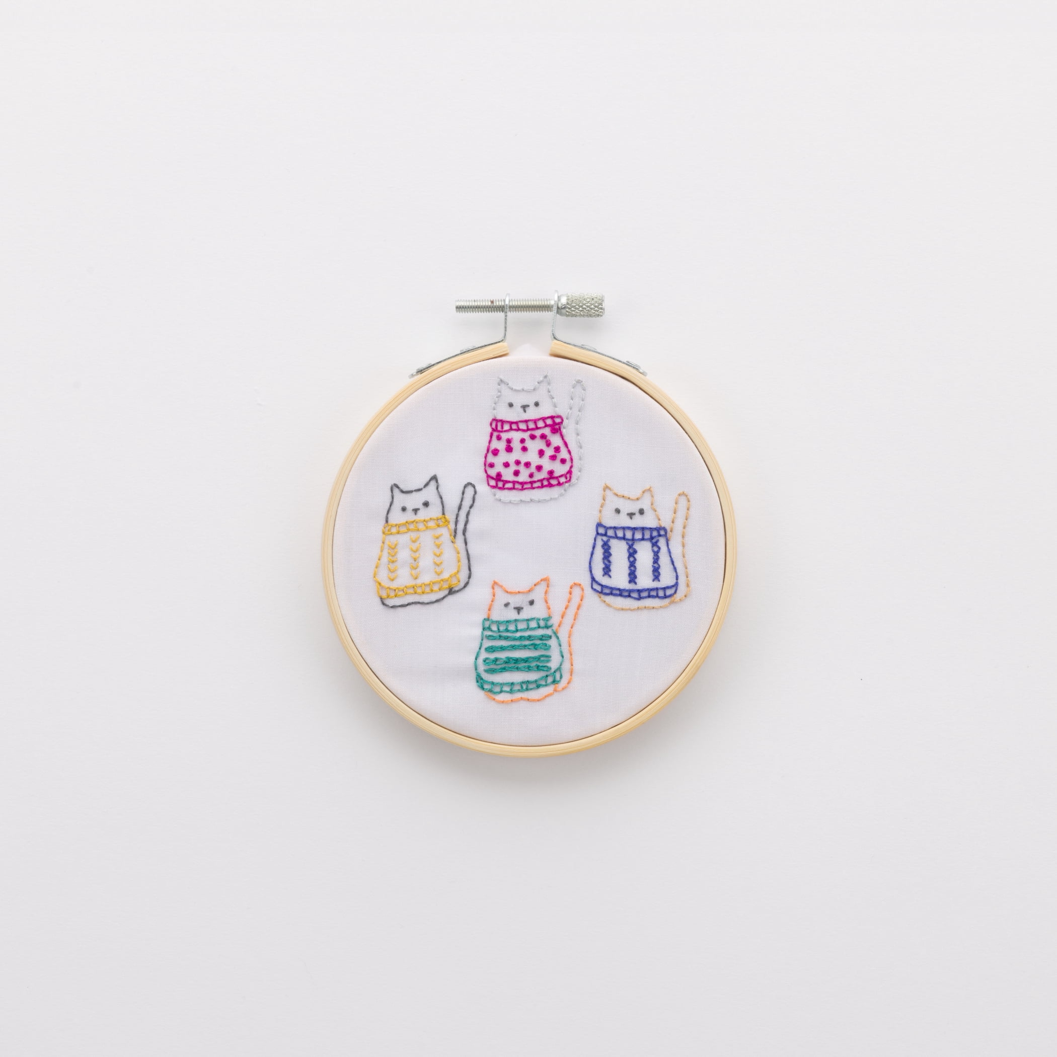 WonderArt Modern Sampler Kit Embroidery Kit - PAWS-ITIVELY ADORABLE