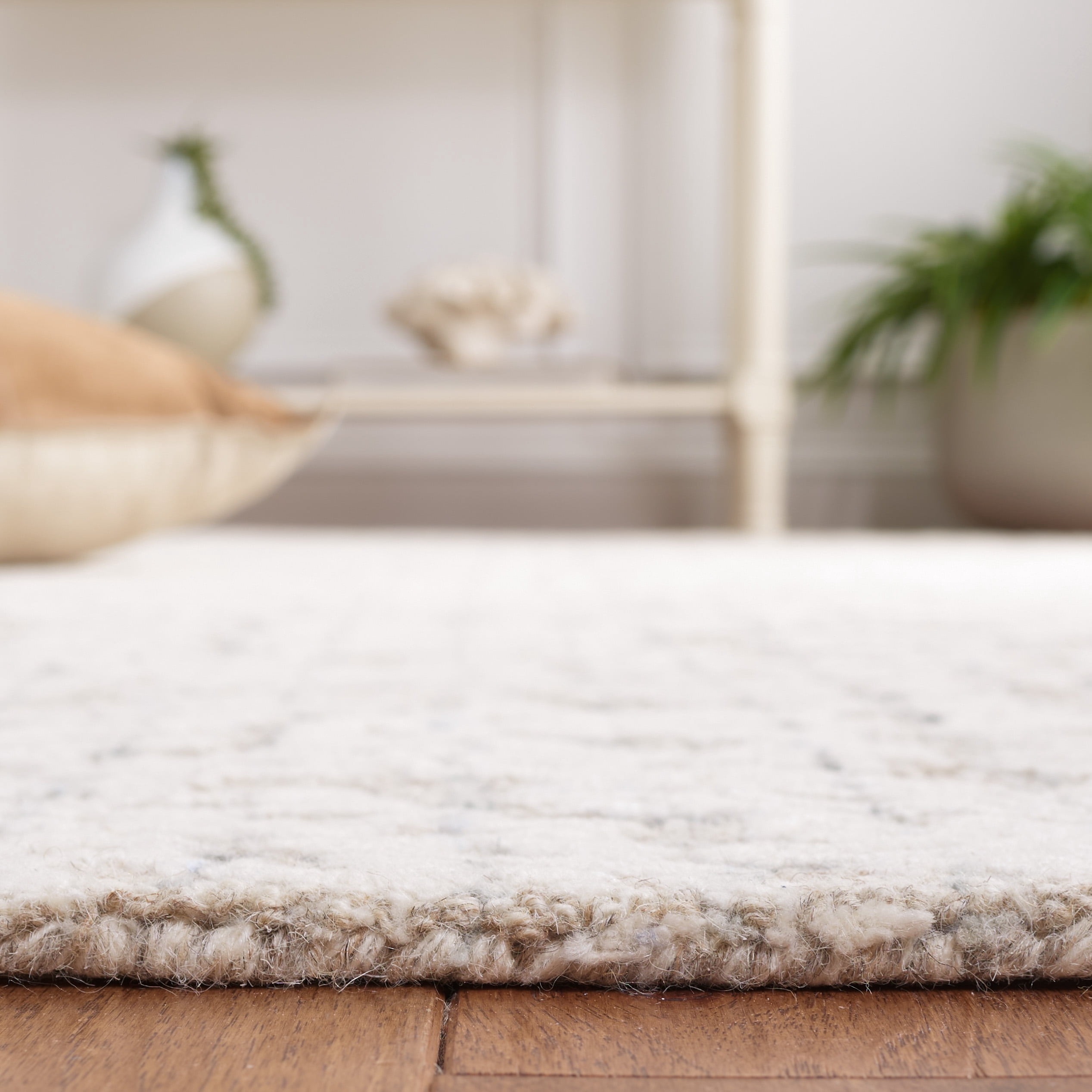 SAFAVIEH Metro Aideen Distressed Runner Rug, Beige/Ivory, 2'3" x 9'