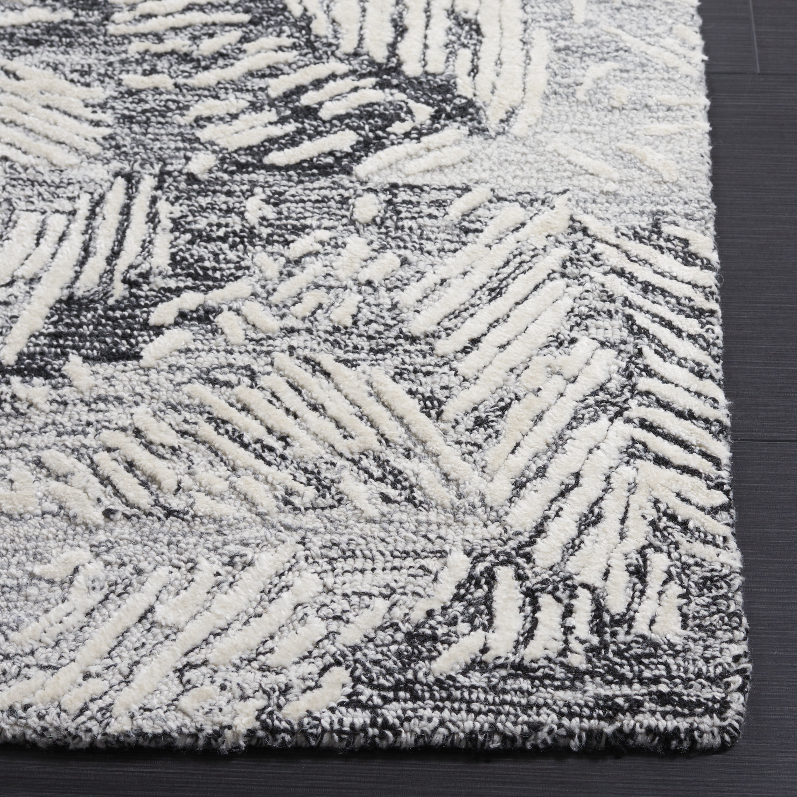 SAFAVIEH Glamour Nina Botanical Area Rug, Black/Ivory, 8' x 10'