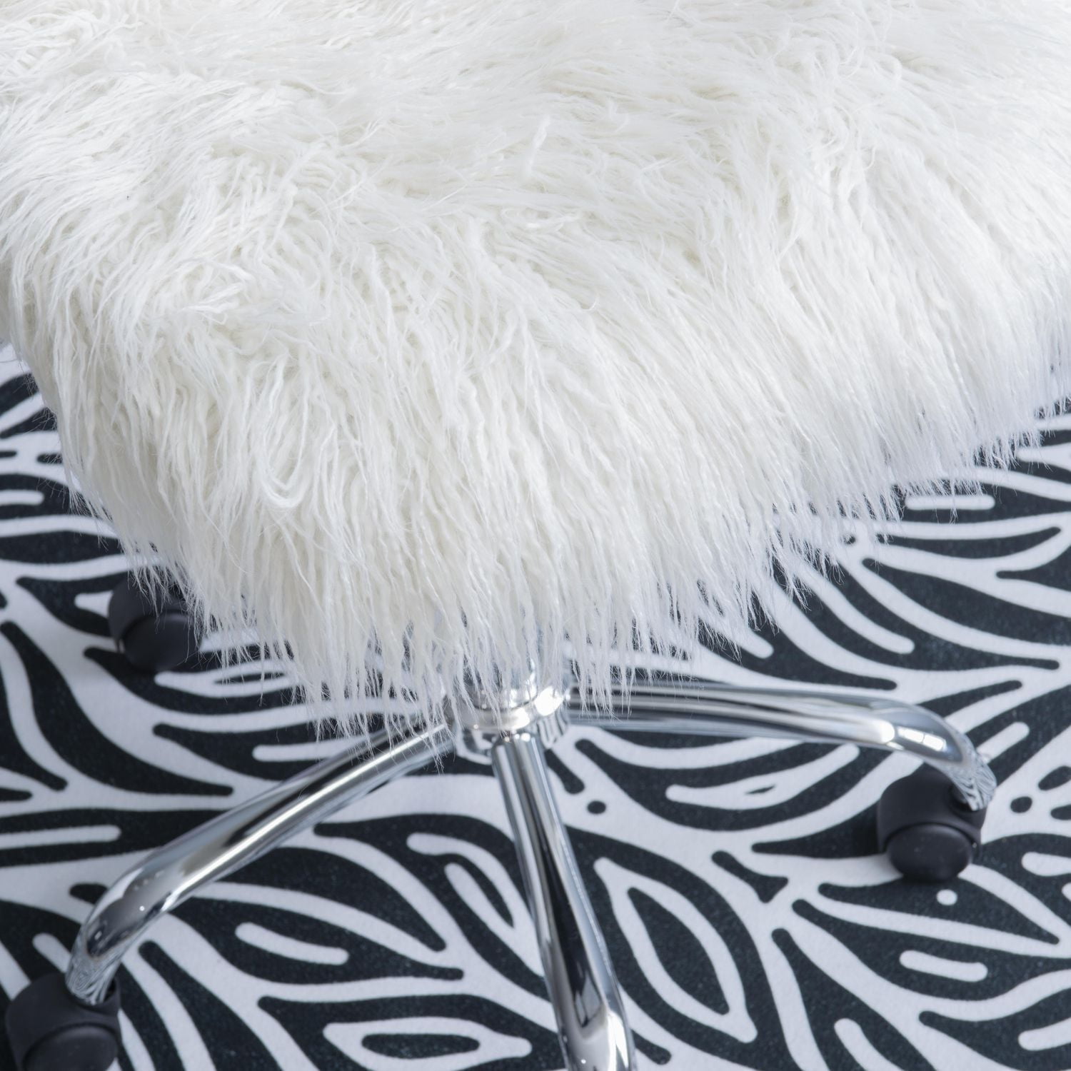 Chaise de bureau sans accoudoirs Cassia faux flokati