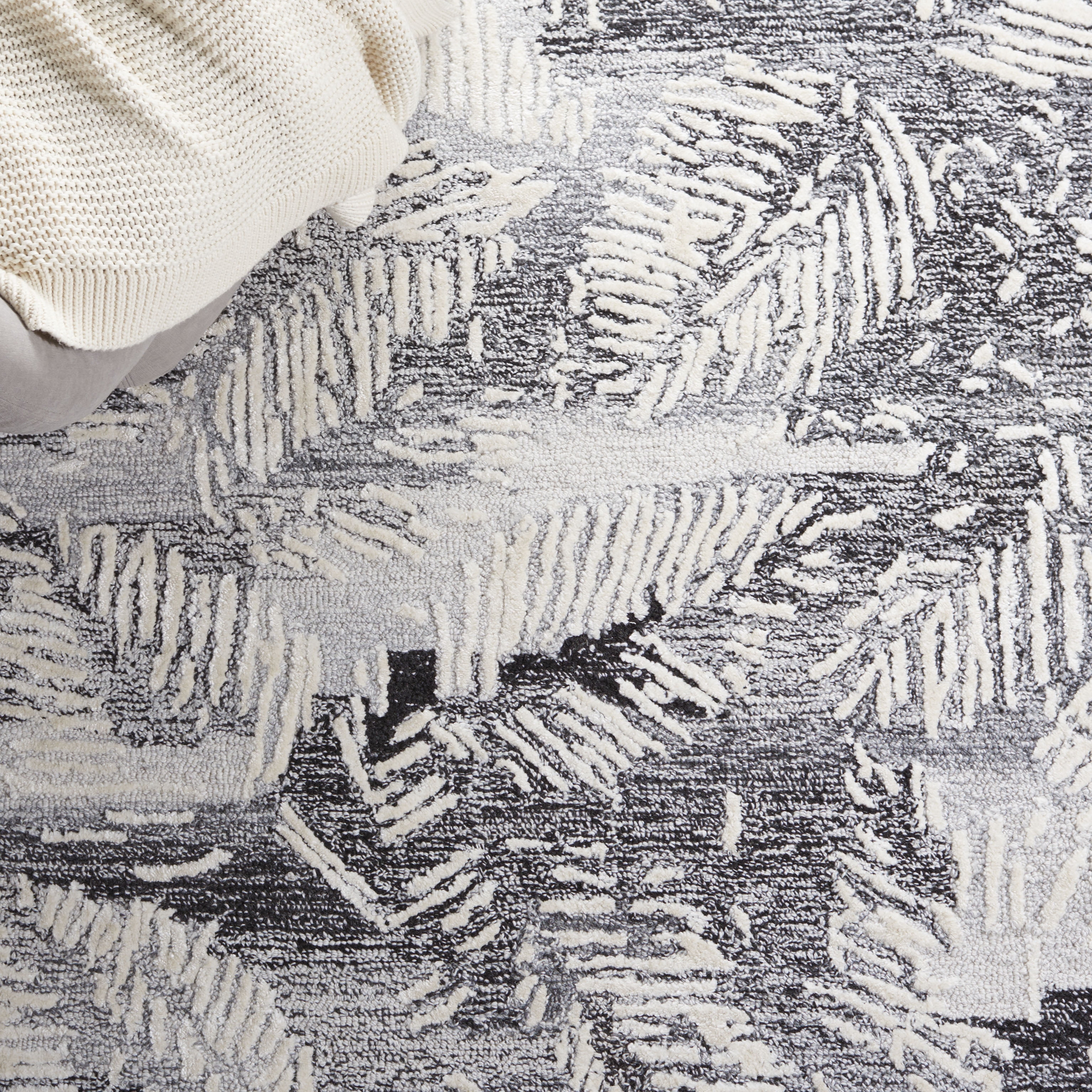 SAFAVIEH Glamour Nina Botanical Area Rug, Black/Ivory, 8' x 10'
