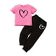 thumbnail image 2 of Conjuntos de blusa y camisa de cuello redondo y manga corta para niños. Conjunto deportivo informal de dos piezas con estampado de corazón pequeño y pantalón deportivo con cordón. Poliéster para niños, 2 of 5