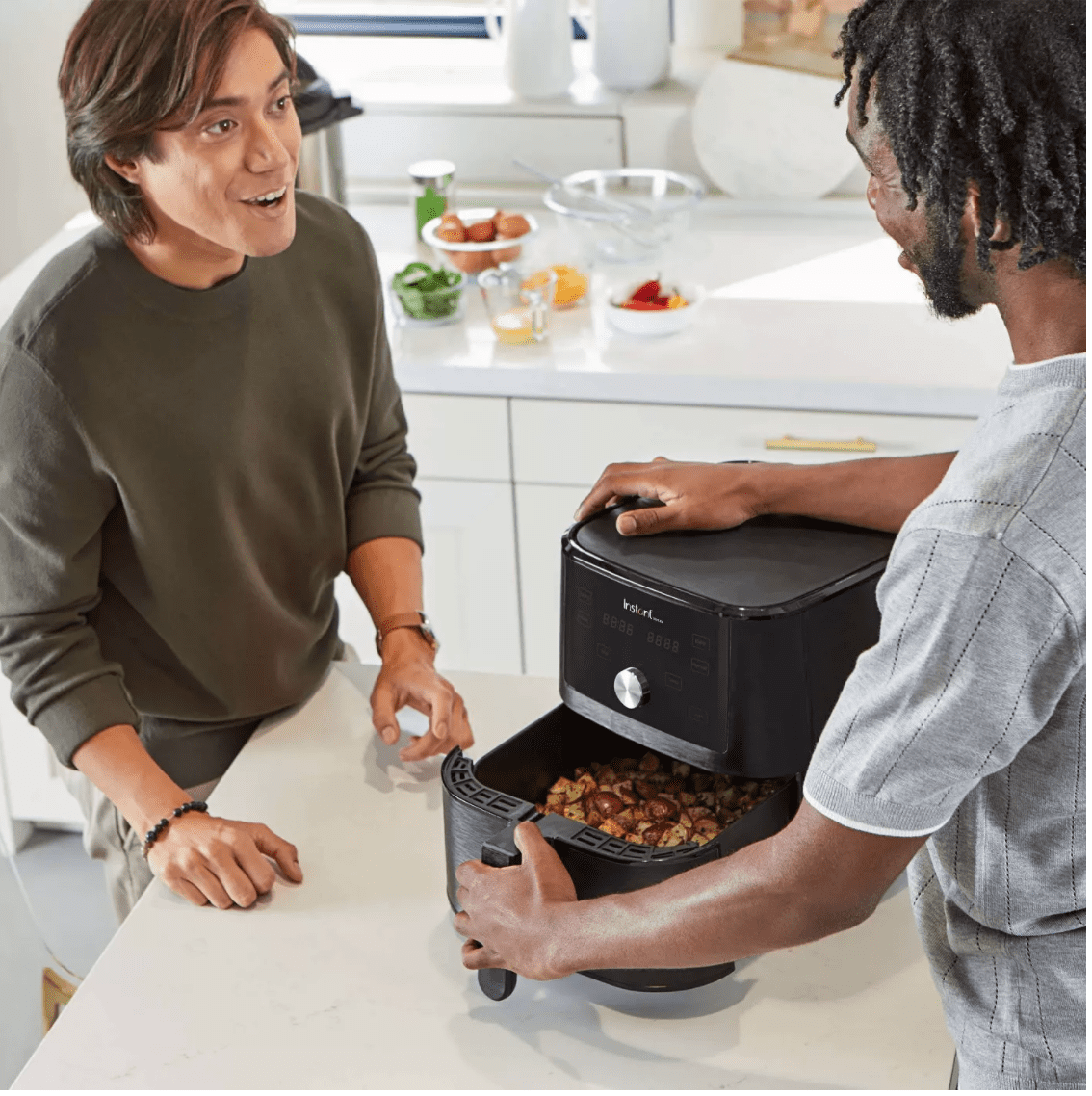 Instant Pot Vortex 4-in-1, 2-quart Mini Air Fryer Oven Combo with  Customizable Smart Cooking Programs, Nonstick and Dishwasher-Safe Basket,  Includes Free App with over 1900 Recipes, White