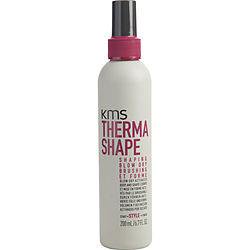 KMS California Vaporisateur Brushing Therma Sculptant pour le Corps en Bouteille de 200 ml (6,7 Oz). Ce Produit Capillaire Format Voyage Convient à Tous les types de Cheveux, Ajoute du Corps, du Mouvement et de la texture Tout en Offrant une Forme Durable. la Bouteille Présente une base Blanche avec Texte Rose et Noir, et une Buse de Pulvérisation Noire.