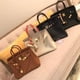 thumbnail image 4 of Bolso de piel de vaca con guijarros para mujer, bolso de gran capacidad, bandolera versátil para ir al trabajo, novedad de 2025, 4 of 5