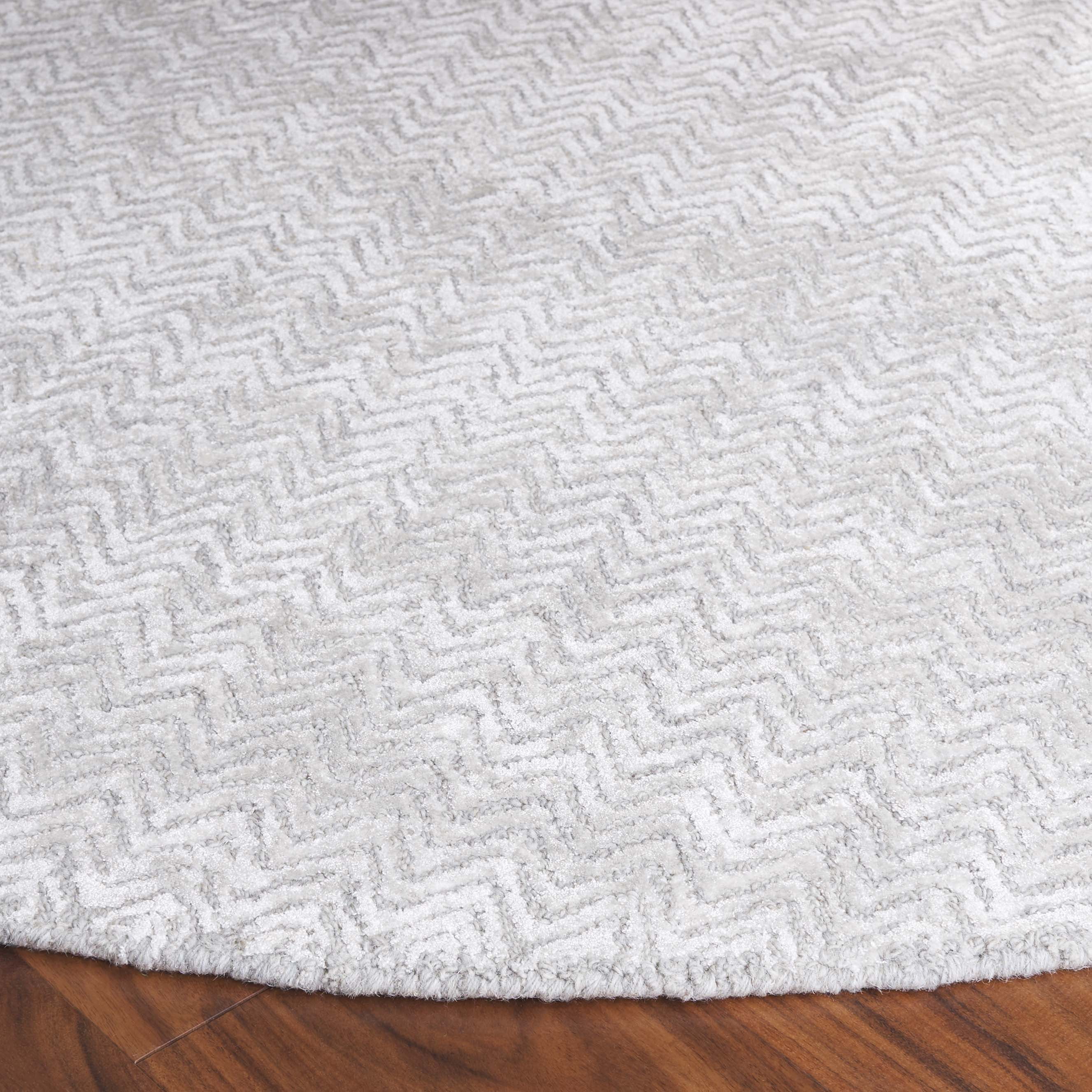 SAFAVIEH Glamour Flanagan Wavy Striped Area Rug, Gray/Ivory, 6' x 6' Round