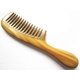 thumbnail image 5 of Peine de dientes anchos de madera de sándalo verde natural, hecho a mano, antiestático, con mango redondeado y aroma para desenredar el cabello rizado. Ideal como regalo (18 cm de largo)., 5 of 5