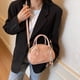 thumbnail image 3 of Bolsos de moda súper populares para mujer, nuevo bolso de hombro de cuero suave de alta calidad, versión coreana, bolso de mensajero informal, 2025, 3 of 5