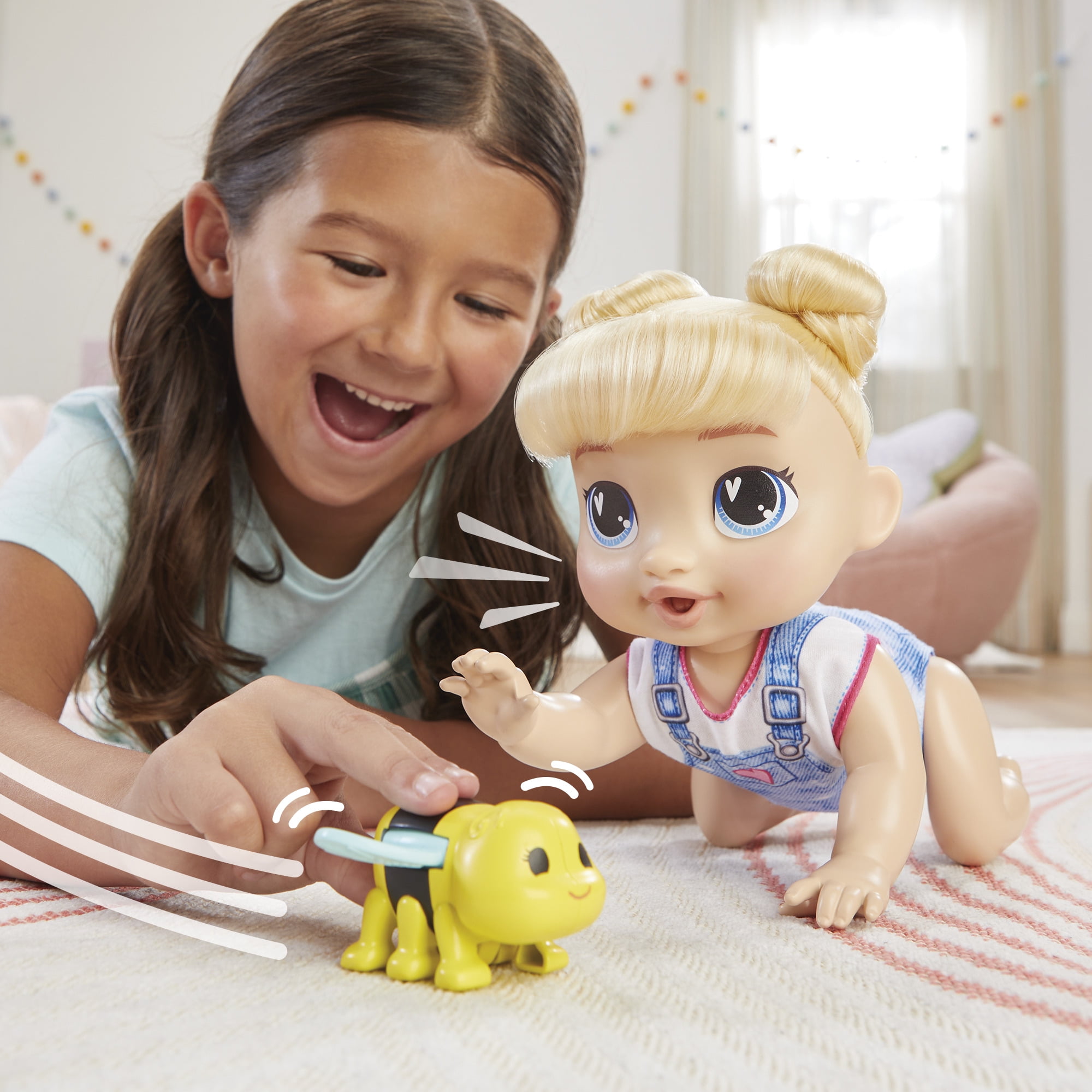 Baby Alive Crawl 'n Play Harper Hugs Doll, Blonde Hair, Electronic Kids Toys for Girls & Boys 3+