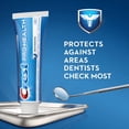 thumbnail image 2 of Pasta de dientes Crest Pro-Health, gel blanqueador, 135 ml, paquete de 3, 2 of 3