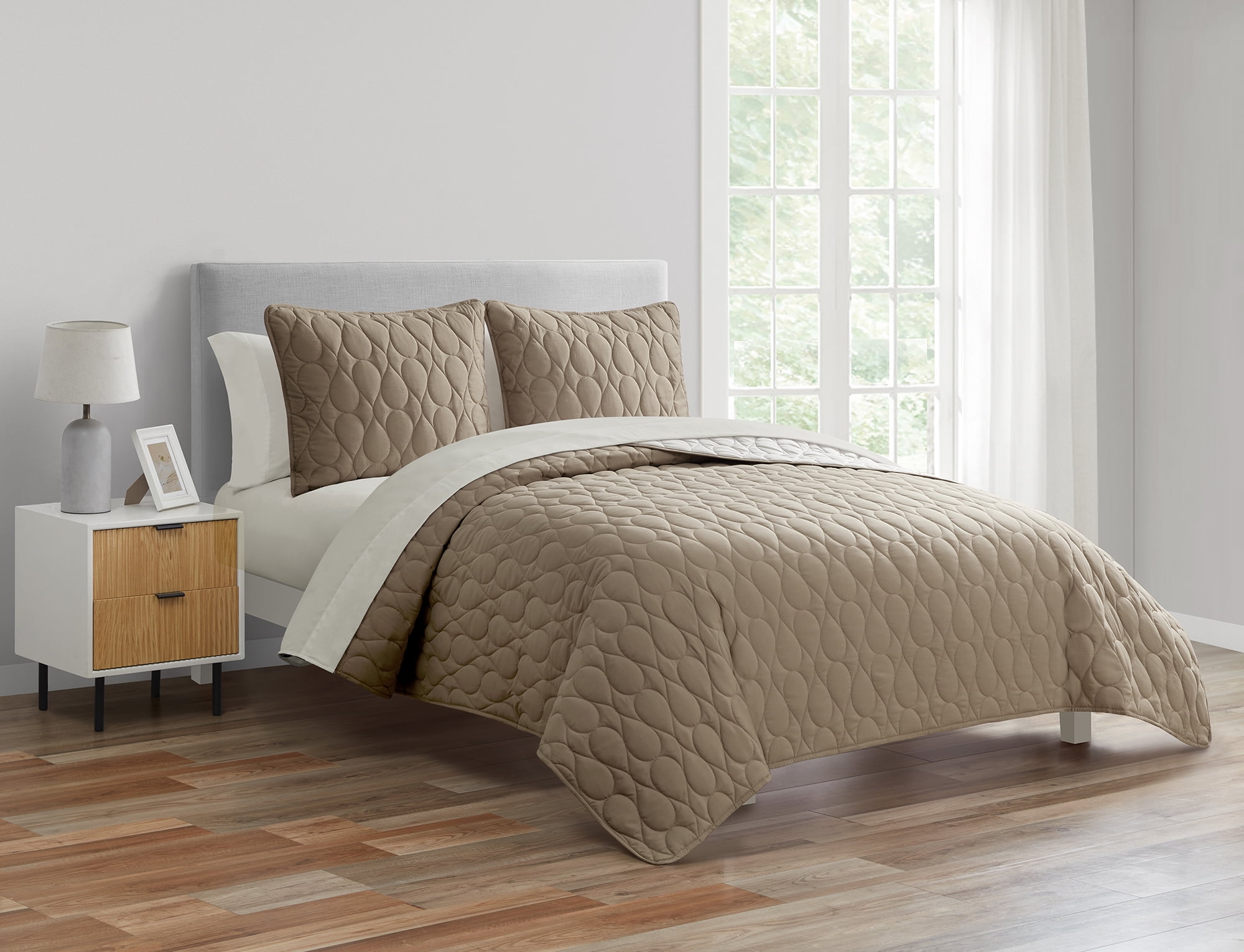 Mainstays 7-Piece Tan Reversible Quilt Set with Beige Sheets, Queen