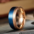 thumbnail image 2 of Alianza de boda King Will Loop de carburo de tungsteno, 8 mm, oro rosa, 2 of 7