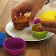 thumbnail image 2 of Juego de 24 moldes para tartas, 6 moldes para muffins de colores, 12 unidades, 2 of 6