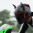 thumbnail image 3 of Conjunto de accesorios cibernéticos para casco de motocicleta: paneles de circuito iluminados, material ABS, diseño de cuernos de diablo, ajuste universal para todos los cascos, negro/amarillo/azul/ro, 3 of 5