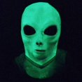 thumbnail image 2 of Máscara alienígena que brilla en la oscuridad con llavero de juguete flexible alienígena verde, 2 of 5