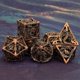 thumbnail image 5 of Juego de dados de metal hueco mini de 7 piezas para juegos de rol, bronce Afortunado Sencillez, 5 of 5