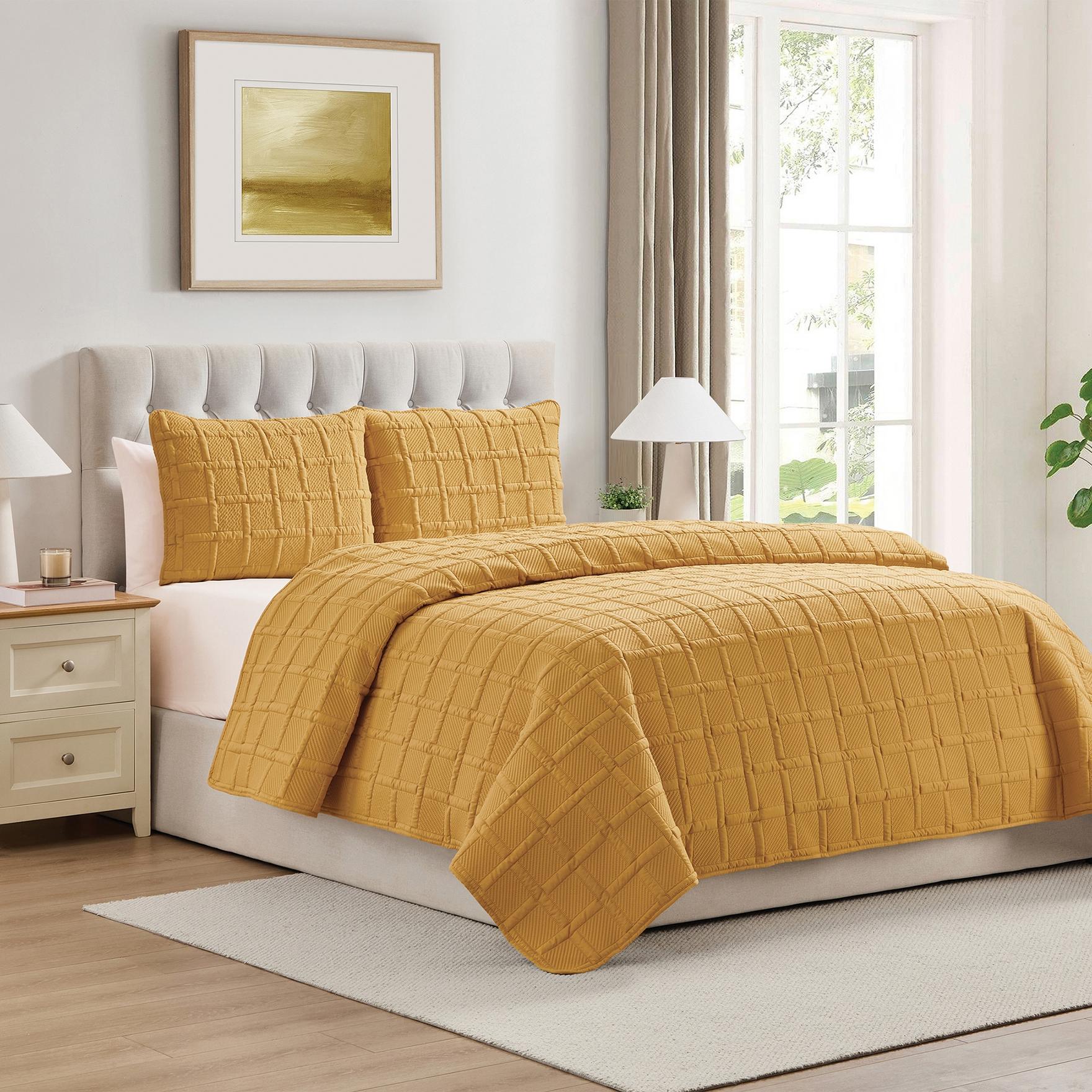 VCNY Home Solid 3-Piece Square Pinsonic Textured Quilt Set