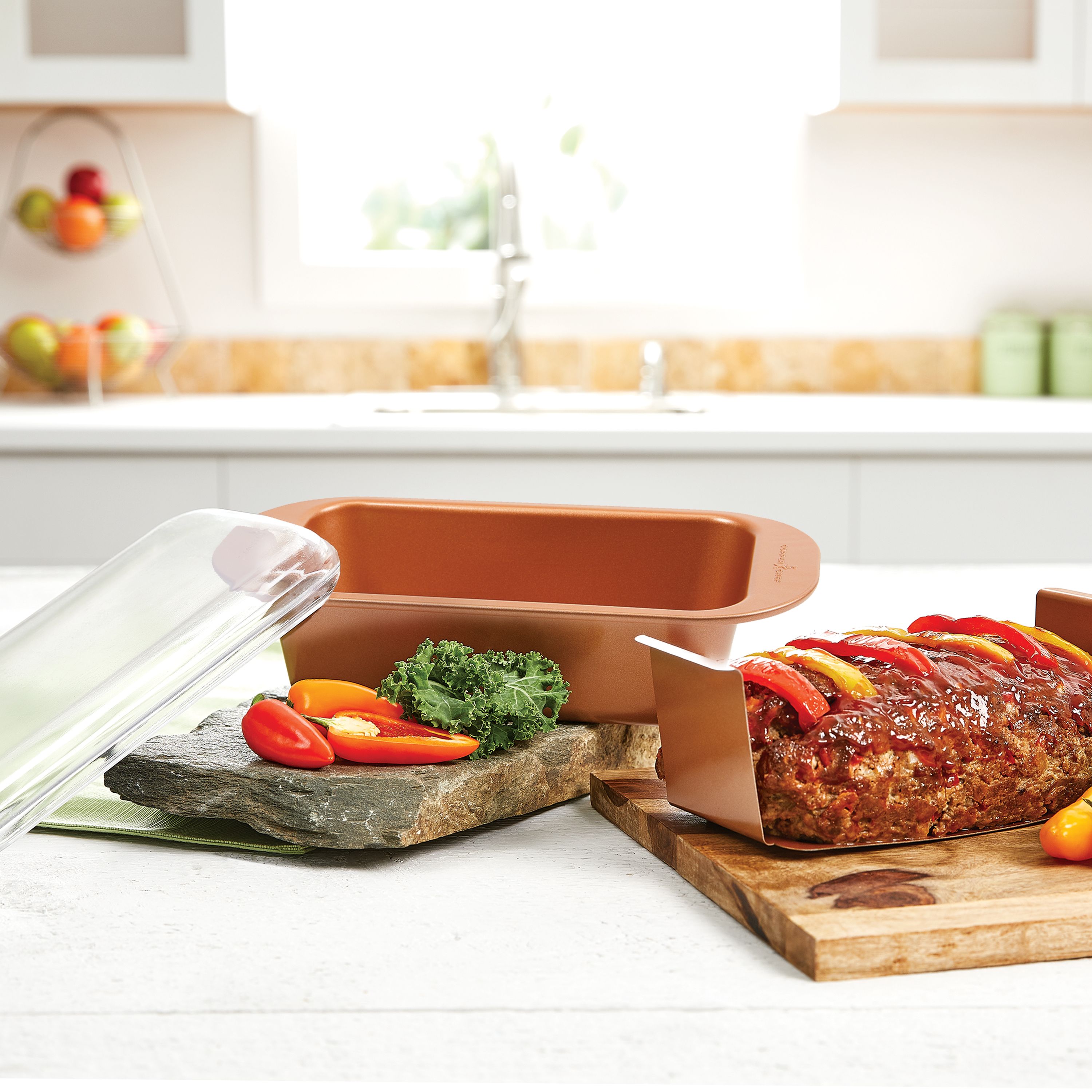 HONGBAKE Meatloaf Pan with Drain Tray, 9 x 5 Loaf Pans with Insert,  Nonstick Meat Loaf for Baking, Reduce the Fat and Kick Up the Flavor,  Champagne