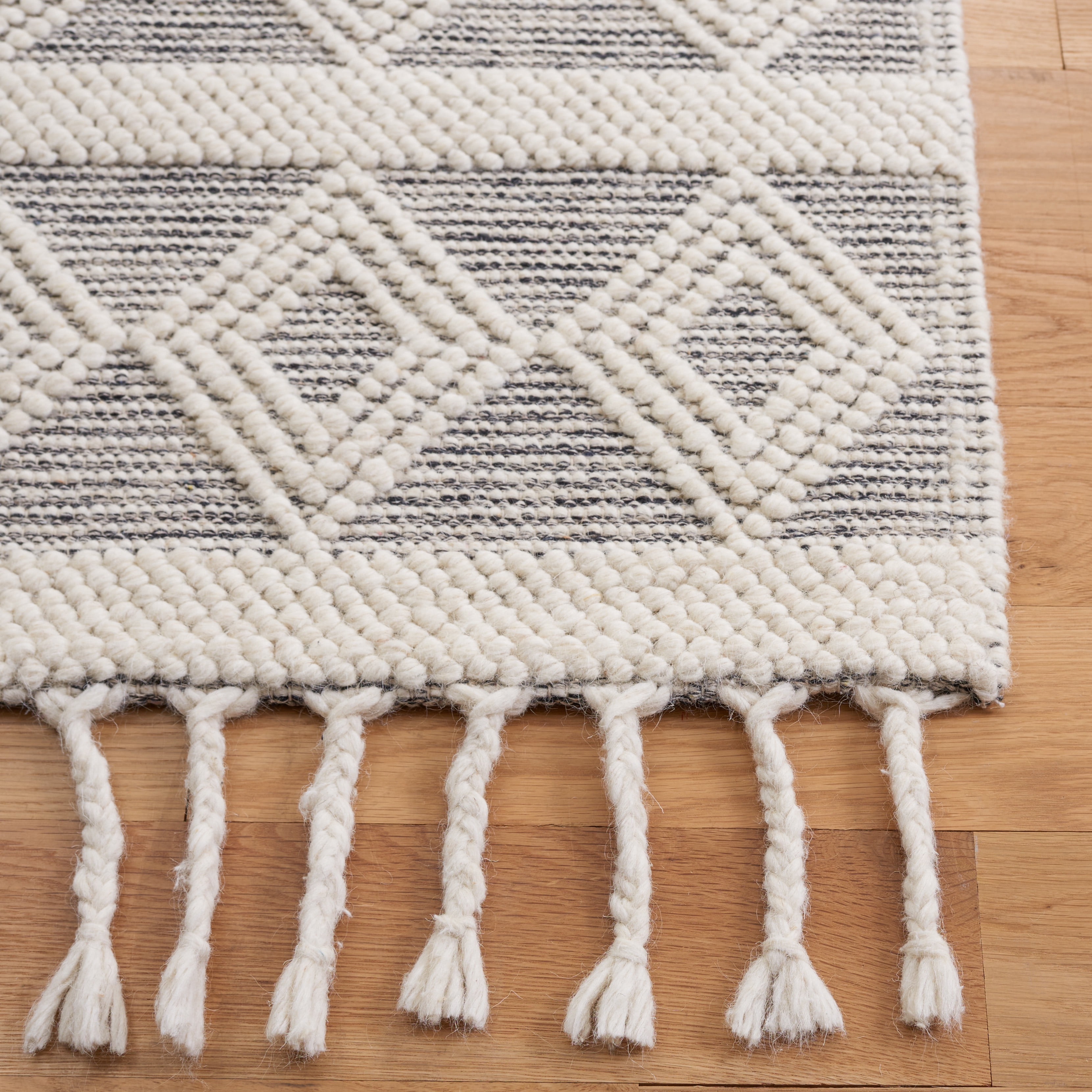 SAFAVIEH Natura Alondra Southwestern Wool Runner Rug, Ivory/Black, 2'3" x 8'