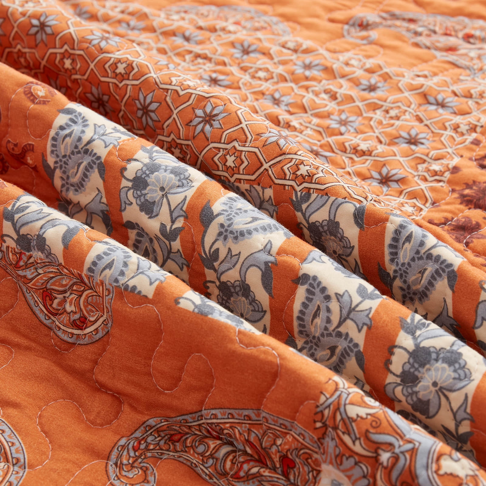3-Piece King Size Quilt Set - Orange Rust Paisley Bedspread Coverlet with 2 Pillow Shams, Microfiber