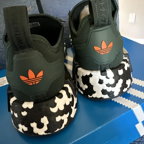 Ad-id-as NMD_R1 GREEN Youth Size 5, Women Size 6.5-7 Running Shoes GY4285 Sneaker