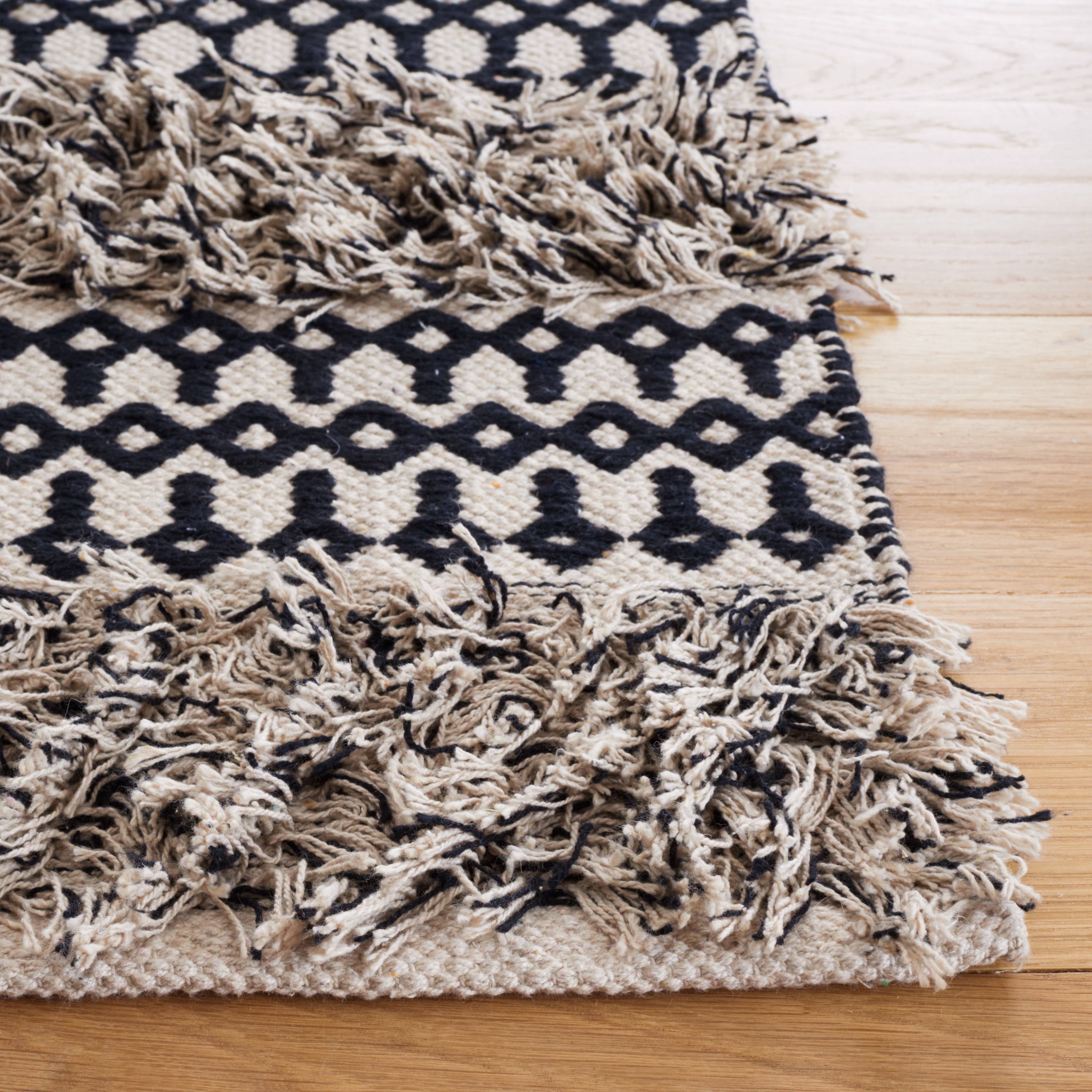 SAFAVIEH Natura Laird Geometric Cotton Area Rug, Black/Ivory, 6' x 6' Square