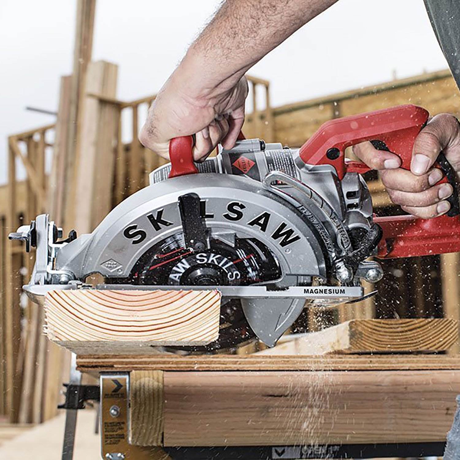 Skilsaw 7-1/4" Lightweight 15A Corded Magnesium Worm Drive Circular Saw 