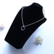 thumbnail image 3 of Elegante maniquí de terciopelo para exhibir collares. 29x17x9.5cm, 3 of 9