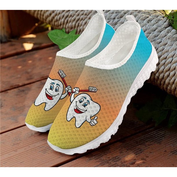 Nuestras zapatillas para correr están hechas de material EVA de alta calidad como suela. Adopta el diseño de malla superior, que puede ampliar las características agradables para la piel y transpirabl